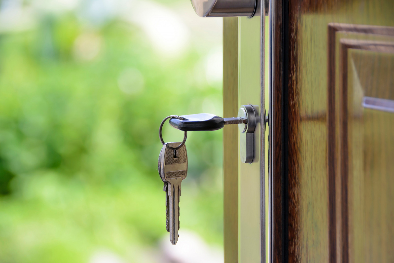 Locksmith Sevenoaks A Bunch Keys Dangling in Lock on Front Door